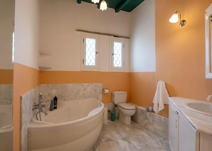 Hébergement de vacances Maison Simone With Private Heated Infinity Pool & Spectacular Sea View *