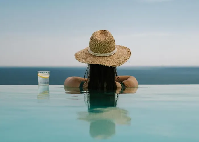 Сasa de vacaciones Maison Simone With Private Heated Infinity Pool & Spectacular Sea View